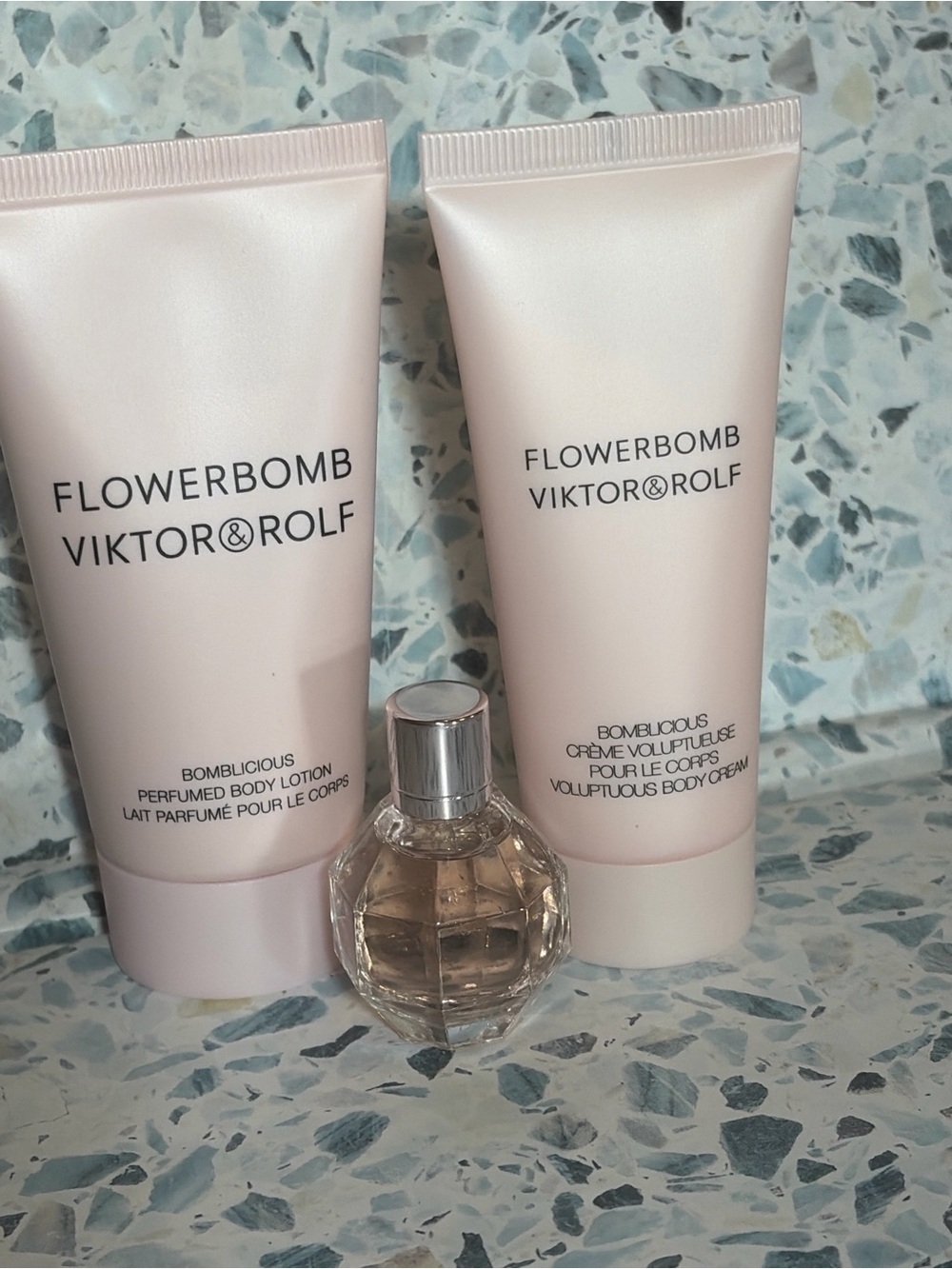 Viktor & Rolf Flowerbomb Body Lotion - Light Pink Tube - Picture 4 of 4